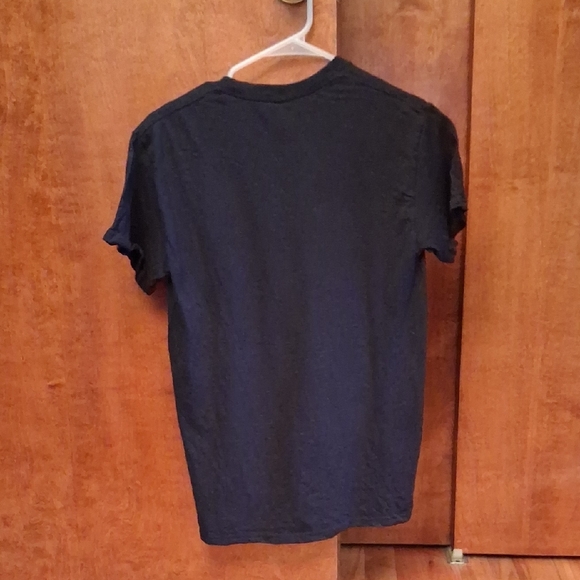 Gildan Black T‑Shirt with Yellow Mustang Car Graphic - Picture 7 of 7